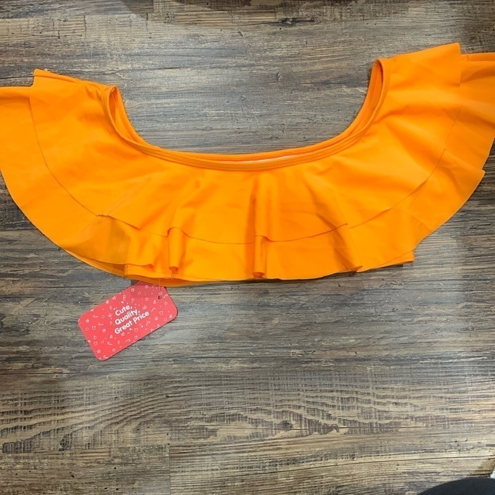❤️ NWT ruffled, bathing suit top